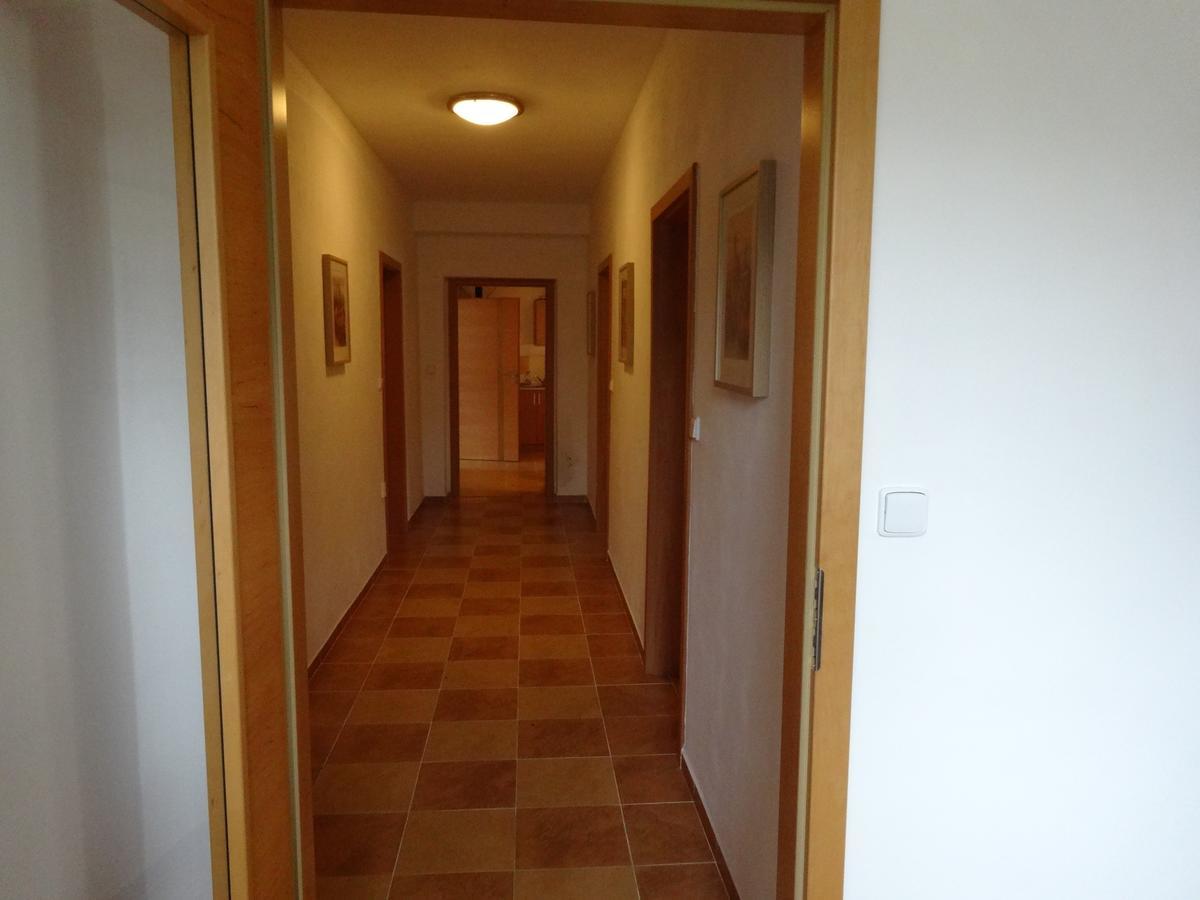 Hostinec U Janatu S Ubytovanim Cestin Экстерьер фото