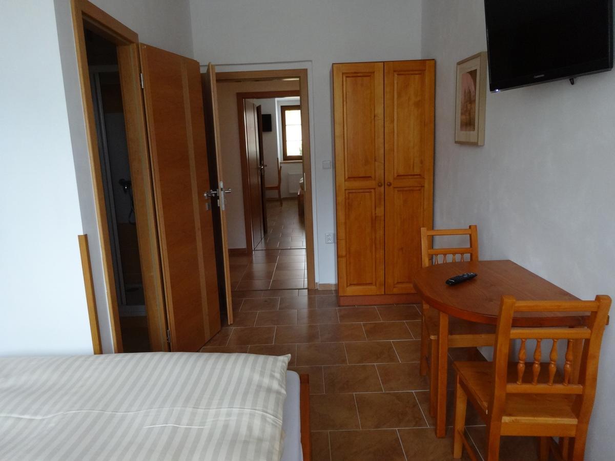 Hostinec U Janatu S Ubytovanim Cestin Номер фото
