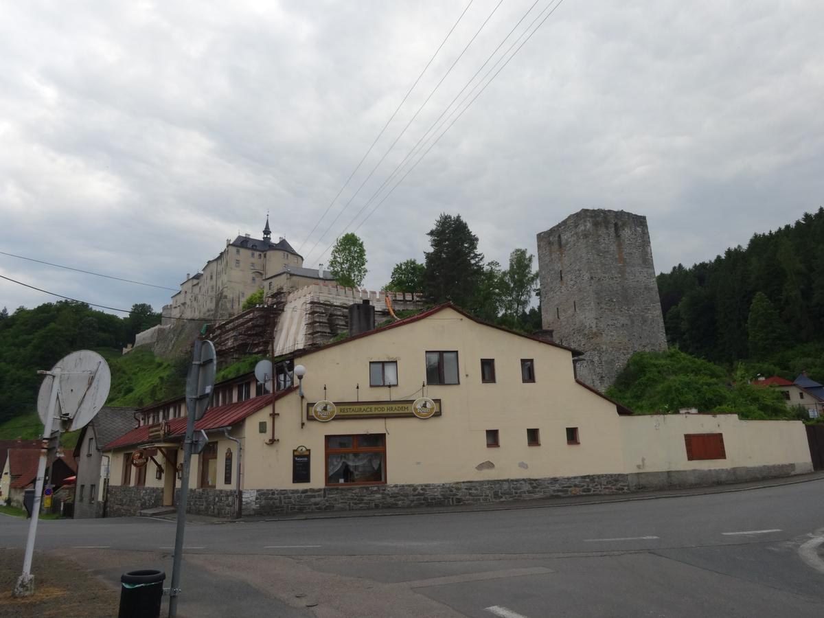 Hostinec U Janatu S Ubytovanim Cestin Экстерьер фото