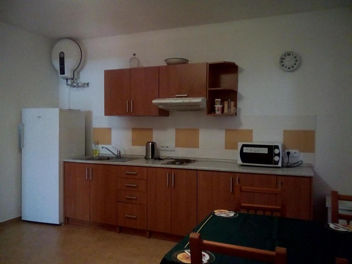 Hostinec U Janatu S Ubytovanim Cestin Экстерьер фото